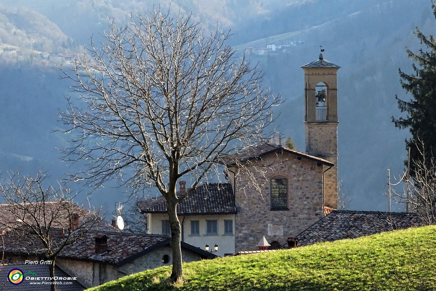 12 Vista sulla Chiesetta di S. Bernardino di Alino.JPG